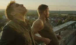 自由坠落在线观看,揭秘极限跳伞的惊险瞬间